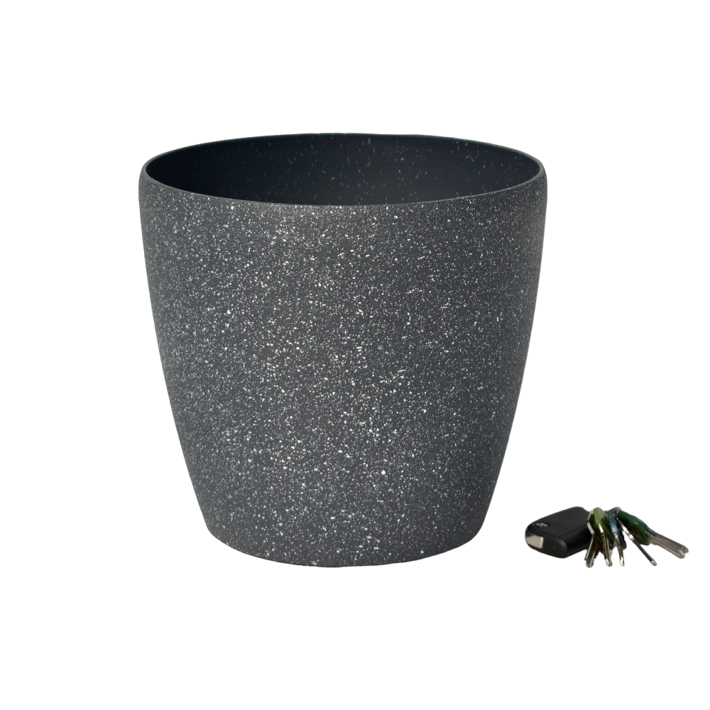 Round plastic pot black